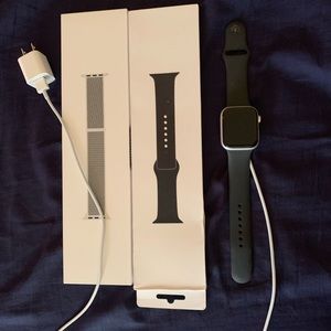Apple Watch 44mm Series 4 GPS and Cellular